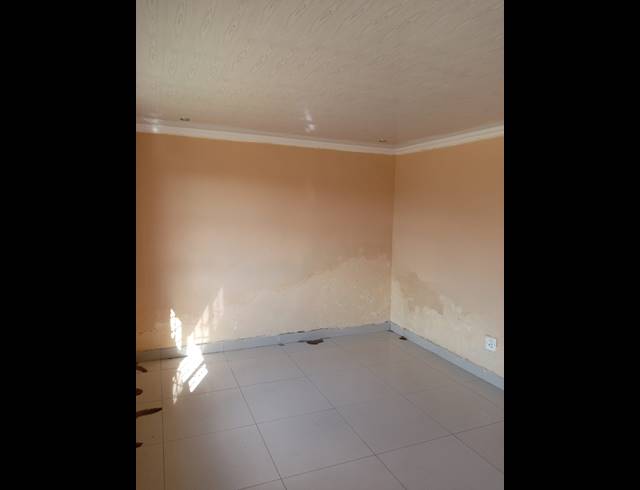 2 BEDROOM HOUSE FOR SALE IN UMLAZI A